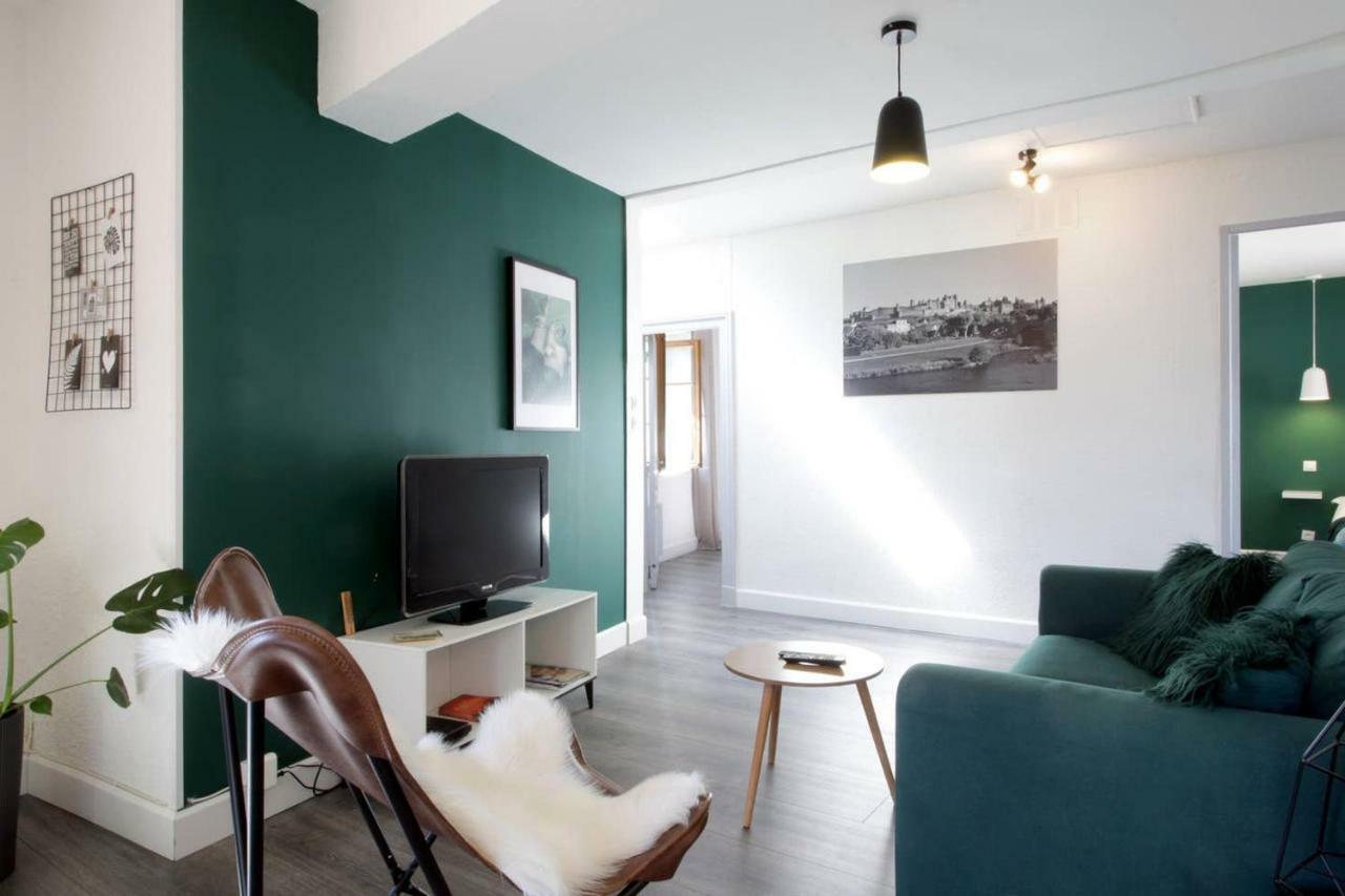 Les Gites De Laure - L'Or Vert, Appartement Avec Vue Sur Le Chateau, Parking Prive, Climatisation, Netflix, A 160 M De La Cite Medievale Carcassonne Exterior foto